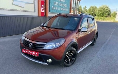 Renault Sandero I, 2013 год, 740 000 рублей, 2 фотография