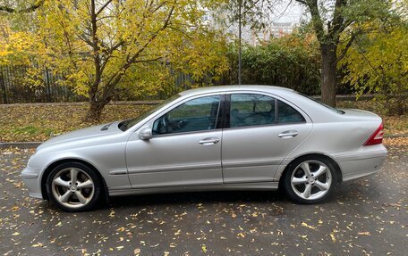 Mercedes-Benz C-Класс, 2005 год, 600 000 рублей, 3 фотография