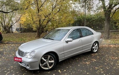 Mercedes-Benz C-Класс, 2005 год, 600 000 рублей, 2 фотография