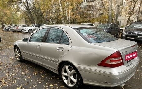 Mercedes-Benz C-Класс, 2005 год, 600 000 рублей, 4 фотография