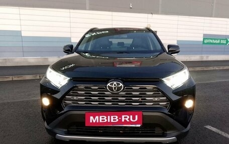 Toyota RAV4, 2020 год, 3 650 000 рублей, 2 фотография