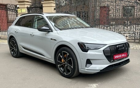 Audi e-tron I, 2019 год, 5 700 000 рублей, 1 фотография