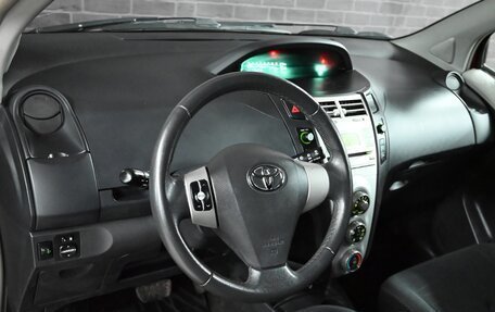 Toyota Yaris III рестайлинг, 2008 год, 790 000 рублей, 13 фотография