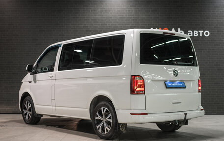 Volkswagen Caravelle T6 рестайлинг, 2015 год, 2 370 000 рублей, 4 фотография