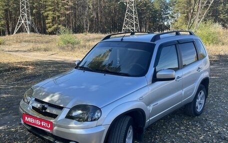 Chevrolet Niva I рестайлинг, 2018 год, 930 000 рублей, 4 фотография