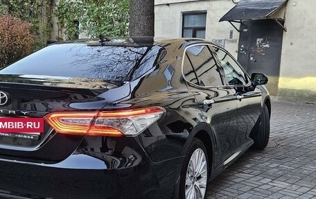 Toyota Camry, 2019 год, 2 950 000 рублей, 4 фотография