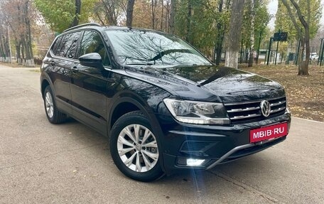 Volkswagen Tiguan II, 2019 год, 2 630 000 рублей, 1 фотография