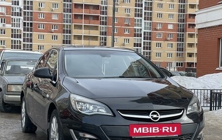 Opel Astra J, 2013 год, 970 000 рублей, 2 фотография