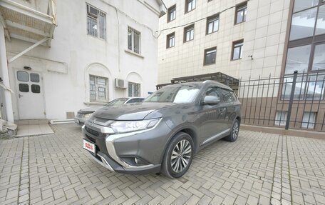 Mitsubishi Outlander III рестайлинг 3, 2020 год, 2 920 000 рублей, 5 фотография