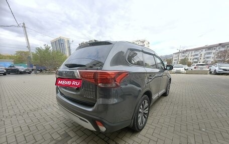 Mitsubishi Outlander III рестайлинг 3, 2020 год, 2 920 000 рублей, 3 фотография