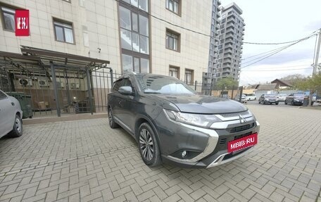 Mitsubishi Outlander III рестайлинг 3, 2020 год, 2 920 000 рублей, 2 фотография