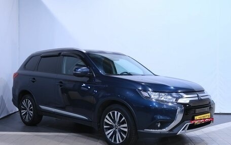 Mitsubishi Outlander III рестайлинг 3, 2019 год, 2 570 000 рублей, 3 фотография