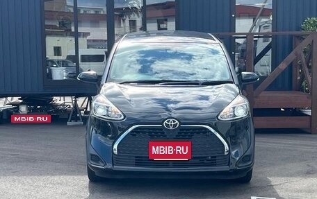 Toyota Sienta II, 2021 год, 1 350 000 рублей, 2 фотография