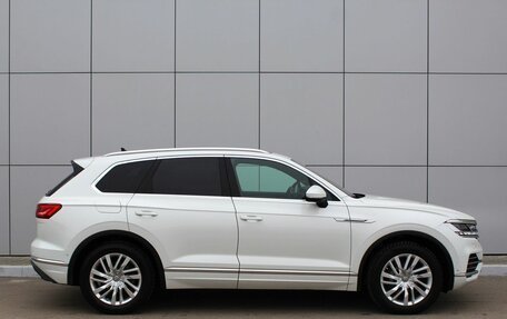 Volkswagen Touareg III, 2019 год, 5 350 000 рублей, 5 фотография