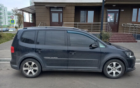 Volkswagen Touran III, 2012 год, 1 650 000 рублей, 2 фотография