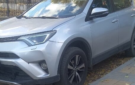 Toyota RAV4, 2017 год, 2 300 000 рублей, 2 фотография