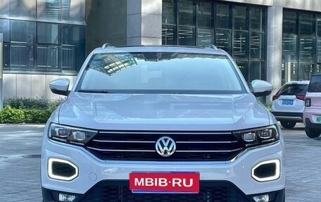 Volkswagen T-Roc I, 2020 год, 1 780 000 рублей, 2 фотография