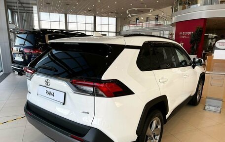 Toyota RAV4, 2024 год, 4 949 000 рублей, 4 фотография