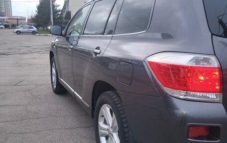 Toyota Highlander III, 2011 год, 2 100 000 рублей, 4 фотография