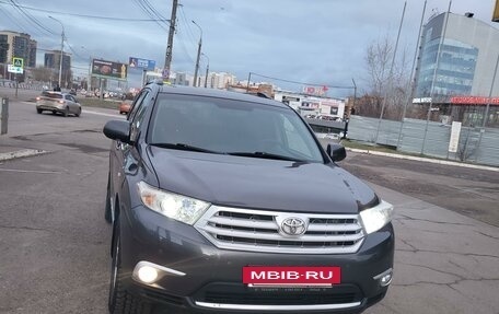 Toyota Highlander III, 2011 год, 2 100 000 рублей, 2 фотография