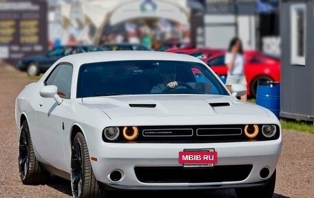 Dodge Challenger III рестайлинг 2, 2019 год, 3 790 000 рублей, 2 фотография