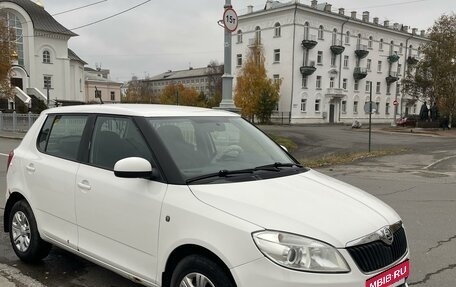 Skoda Fabia II, 2013 год, 700 000 рублей, 2 фотография