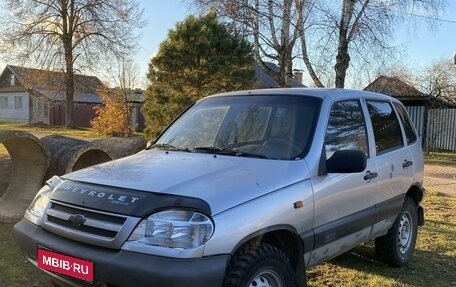 Chevrolet Niva I рестайлинг, 2004 год, 210 000 рублей, 1 фотография