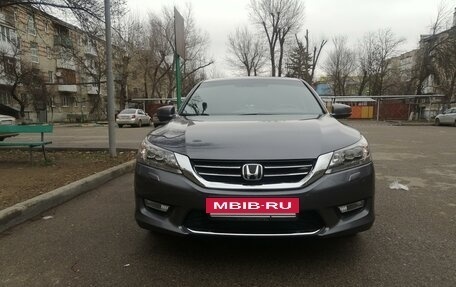 Honda Accord IX рестайлинг, 2013 год, 2 000 000 рублей, 2 фотография