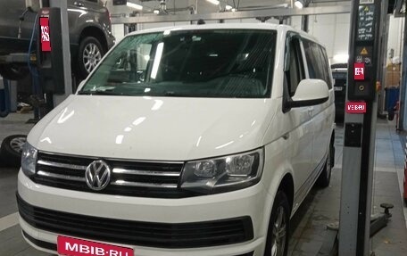 Volkswagen Caravelle T6 рестайлинг, 2018 год, 2 970 000 рублей, 1 фотография