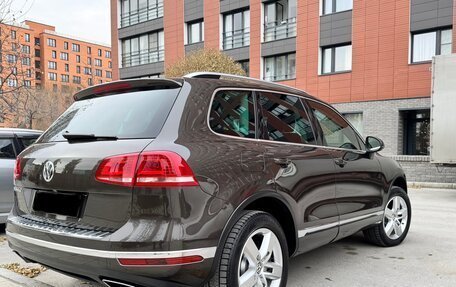 Volkswagen Touareg III, 2015 год, 3 830 000 рублей, 2 фотография