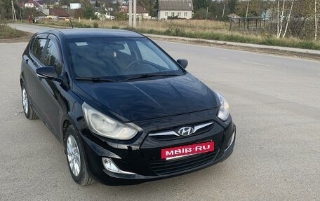 Hyundai Solaris II рестайлинг, 2012 год, 820 000 рублей, 2 фотография