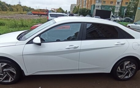 Hyundai Elantra, 2022 год, 2 000 000 рублей, 2 фотография