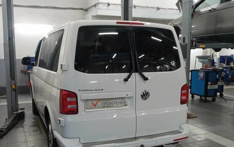 Volkswagen Caravelle T6 рестайлинг, 2018 год, 2 970 000 рублей, 3 фотография