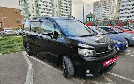 Toyota Voxy II, 2012 год, 1 570 000 рублей, 5 фотография