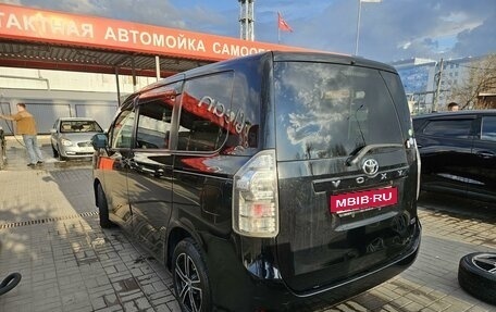 Toyota Voxy II, 2012 год, 1 570 000 рублей, 4 фотография