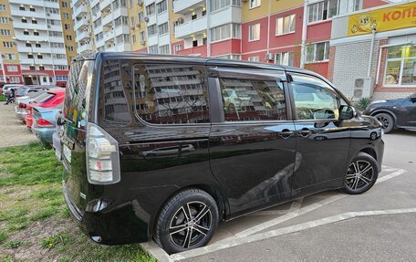 Toyota Voxy II, 2012 год, 1 570 000 рублей, 14 фотография