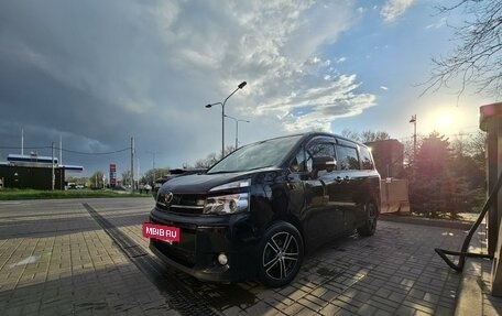 Toyota Voxy II, 2012 год, 1 570 000 рублей, 12 фотография