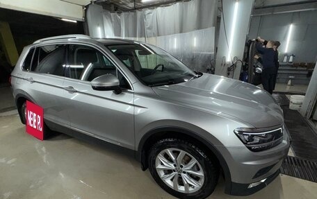 Volkswagen Tiguan II, 2017 год, 2 980 000 рублей, 2 фотография