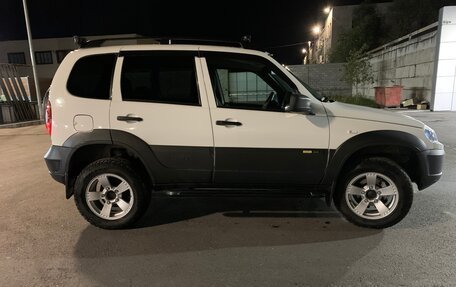 Chevrolet Niva I рестайлинг, 2016 год, 780 000 рублей, 4 фотография