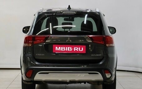 Mitsubishi Outlander III рестайлинг 3, 2019 год, 1 907 000 рублей, 4 фотография