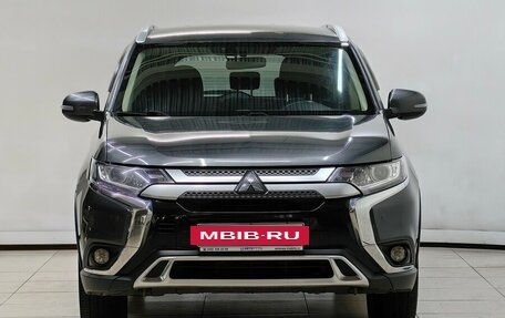 Mitsubishi Outlander III рестайлинг 3, 2019 год, 1 907 000 рублей, 3 фотография