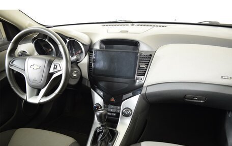 Chevrolet Cruze II, 2010 год, 745 000 рублей, 9 фотография