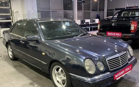 Mercedes-Benz E-Класс, 1996 год, 449 000 рублей, 3 фотография