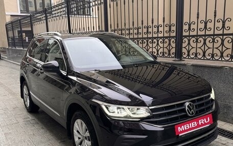 Volkswagen Tiguan II, 2021 год, 3 990 000 рублей, 2 фотография