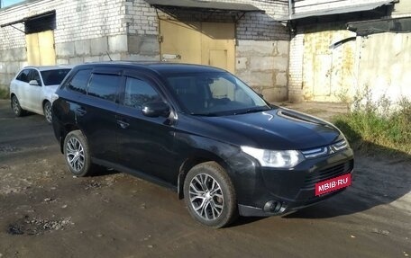 Mitsubishi Outlander III рестайлинг 3, 2014 год, 1 490 000 рублей, 9 фотография