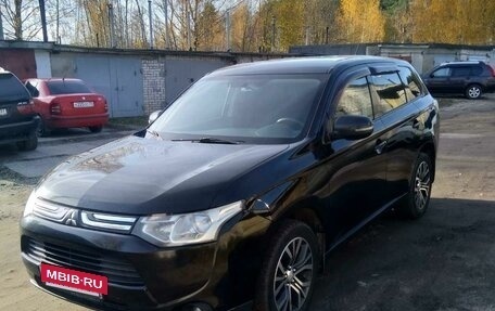 Mitsubishi Outlander III рестайлинг 3, 2014 год, 1 490 000 рублей, 15 фотография