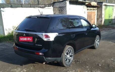 Mitsubishi Outlander III рестайлинг 3, 2014 год, 1 490 000 рублей, 7 фотография