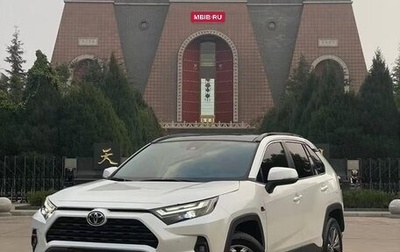 Toyota RAV4, 2024 год, 3 950 000 рублей, 1 фотография