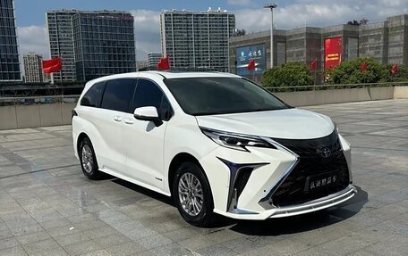 Toyota Sienna, 2021 год, 4 500 000 рублей, 1 фотография