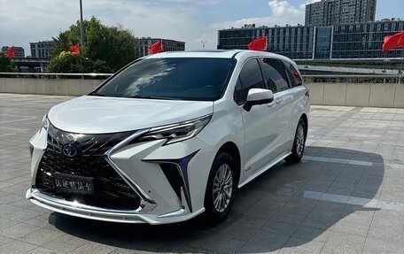 Toyota Sienna, 2021 год, 4 500 000 рублей, 3 фотография